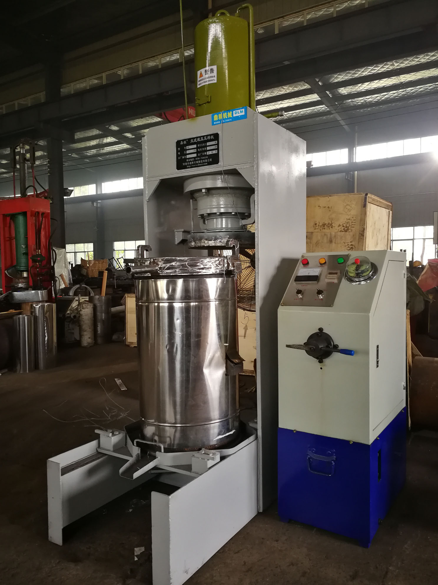 不銹鋼超高壓立式液壓壓榨機，果汁壓榨機，果渣壓榨機，藥材壓榨，油渣處理，白土壓榨